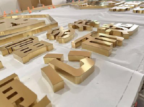 津市拉丝不锈钢字的特点。